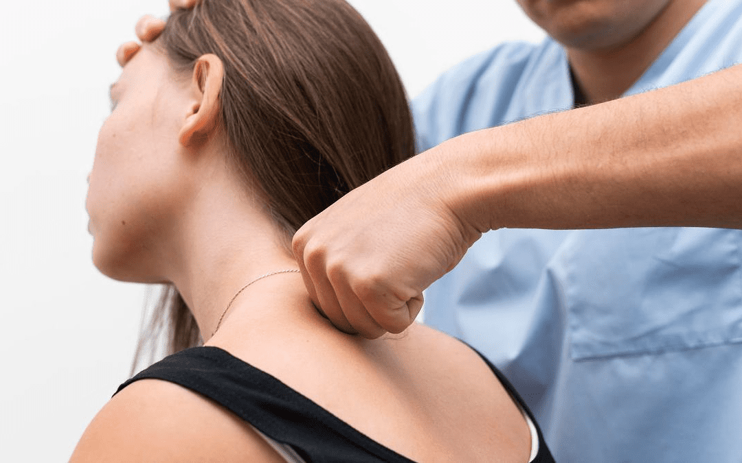 How Chiropractors Help Relieve Neck Pain Naturally